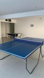 Stolní tenis v ubytování Apto 3 dormitorios, Punta del Este parada 2 nebo okolí
