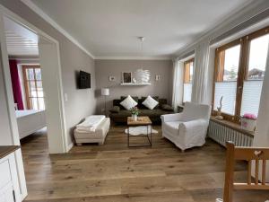 Χώρος καθιστικού στο Ferienwohnung Eisenberger inkl. Chiemgaukarte