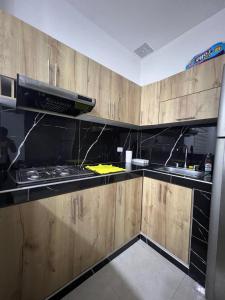 Kuchyň nebo kuchyňský kout v ubytování Linda casa en el espinal tolima