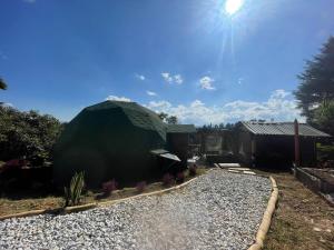a green dome house with a gravel driveway at Vitta Glamping in Rionegro