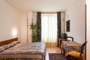 Postel nebo postele na pokoji v ubytování Hotel Fabbrini