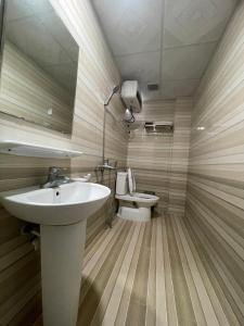 a bathroom with a sink and a toilet at Galaxy Home - Hotel Sky view in Cat Ba