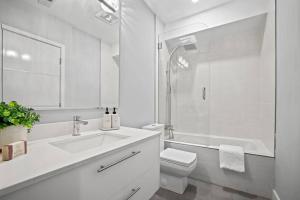 a bathroom with a sink and a toilet and a shower at City Oasis By Meridian Park (Chapin 1) in Washington