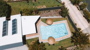 an overhead view of a swimming pool next to a building at Motel Maclean in Maclean