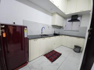 Η κουζίνα ή μικρή κουζίνα στο Gopuram Home Stay