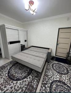 Ліжко або ліжка в номері 2-комнатная квартира на Юнусабад