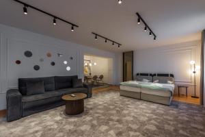 Postel nebo postele na pokoji v ubytování Sarajevo Central Elegance Apartments