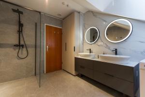 Koupelna v ubytování Sarajevo Central Elegance Apartments + 37 fotografií