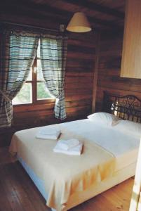 Tempat tidur dalam kamar di Agva Himalaya Motel