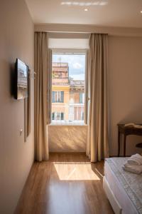 Postel nebo postele na pokoji v ubytování Top Floor Colosseo Guesthouse