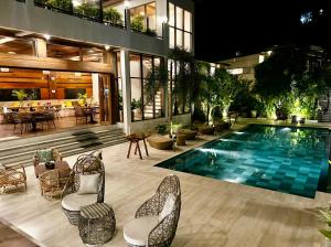 Bazén v ubytování Ahana Resort El Nido nebo v jeho okolí