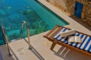 Bazén v ubytování Jacuzzi nebo v jeho okolí