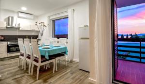 Kuchyň nebo kuchyňský kout v ubytování Jacuzzi + 16 fotografií