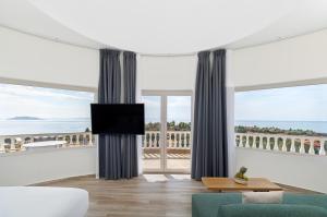 TV a/nebo společenská místnost v ubytování Casa Panorama Adults Only