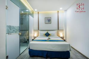 Postel nebo postele na pokoji v ubytování Ciao Saigon 2 Hotel
