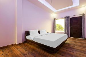 מיטה או מיטות בחדר ב-Bala Shankar Resort Kujarwal Group