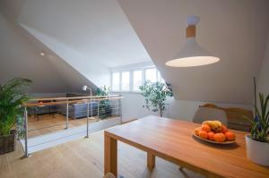 a dining room with a table and a bowl of fruit at Loft Heidelberg West in Heidelberg