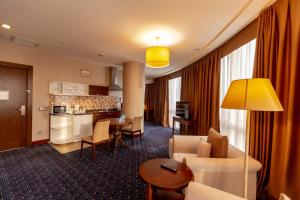 Kuchyň nebo kuchyňský kout v ubytování Parkside Hotel & Apartments