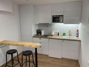 Kuchyňa alebo kuchynka v ubytovaní Hideaway Boutique