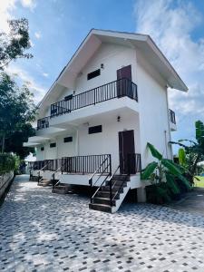 Gallery image of White Seaview Residence in Klong Muang Beach