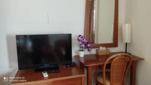 TV a/nebo společenská místnost v ubytování the sunset view lagoon suite