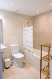 Łazienka w obiekcie Modern 3 bedroom apartment in Mijas Costa - Vitta Nature