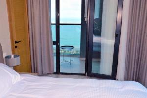 מיטה או מיטות בחדר ב-Season Suite Apart-Hotel
