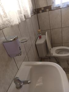 Foto dalla galleria di Scholtz Self-catering Accommodation a Lüderitz Altre 14 foto