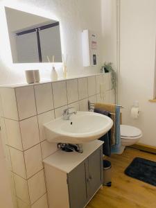 Ένα μπάνιο στο Ganzes Haus, 80qm, Parkplatz, 6 Personen, 3 Schlafzimmer, Wlan +20 φωτογραφίες
