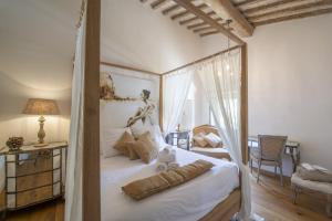 Postel nebo postele na pokoji v ubytování Villa Terra di Siena - Homelike Villas + 20 fotografií