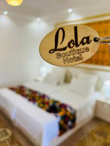 um sinal que diz javaboardinghuedued em Hotel Lola em Bukhara