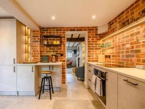 a kitchen with a brick wall and a counter at 2 Bed in Evesham 88722 in Bretforton