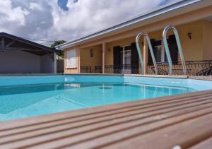Bazén v ubytování Maïlly - Charmante villa T5 avec piscine - Empire House nebo v jeho okolí