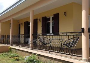 a balcony of a house with columns and a railing at Maïlly - Charmante villa T5 in Capesterre-Belle-Eau
