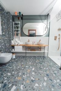 a bathroom with two sinks and a mirror at Albergo Dipinto BaccoFurore in Furore