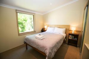 Postel nebo postele na pokoji v ubytování Alpine Arnica Cottage 1