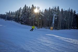 Skiing at a vendégházakat or nearby