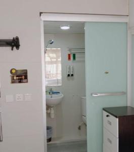 A bathroom at 金源賓館 Golden Yuan Guest House