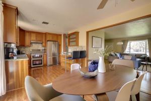 Φωτογραφία από το άλμπουμ του South San Jose 3br w garage wd backyard SFO-1507 σε Milpitas