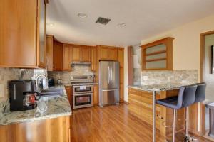 Φωτογραφία από το άλμπουμ του South San Jose 3br w garage wd backyard SFO-1507 σε Milpitas