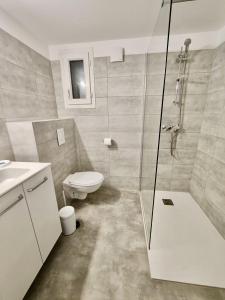 Kúpeľňa v ubytovaní Résidence hôtelière les hameaux de saint cyprien appartement 35 M2 1 chambre