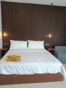 מיטה או מיטות בחדר ב-Beach house by Rose massage