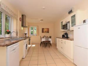 a kitchen with a sink and a dishwasher at 1 Bed in Kilve KILVE in Kilve