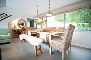 a dining room with a table and chairs at SalviaMontis in Kamienna Góra