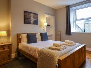 a bedroom with a bed with towels on it at Number Seventeen in Amble