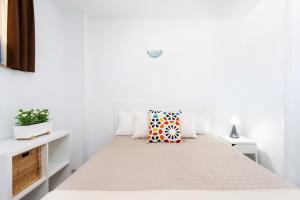 Ένα ή περισσότερα κρεβάτια σε δωμάτιο στο COMODORO- RAVEL +32 φωτογραφίες