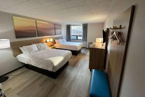 Postel nebo postele na pokoji v ubytování Days Inn by Wyndham Liberty