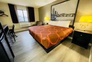 Postel nebo postele na pokoji v ubytování Super 8 by Wyndham Shakopee