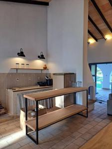 a kitchen with a wooden counter top in a room at Casa colonial a metros del arroyo in Piribebuy