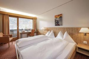 Postel nebo postele na pokoji v ubytování Hotel Restaurant Bänklialp